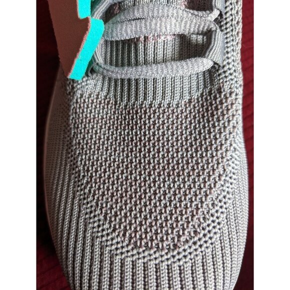 New FILA Women 2 Tone Sneakers Knit Upper Foam Lace Up 2021 Model USA 8; EUR 40 - Picture 4 of 8